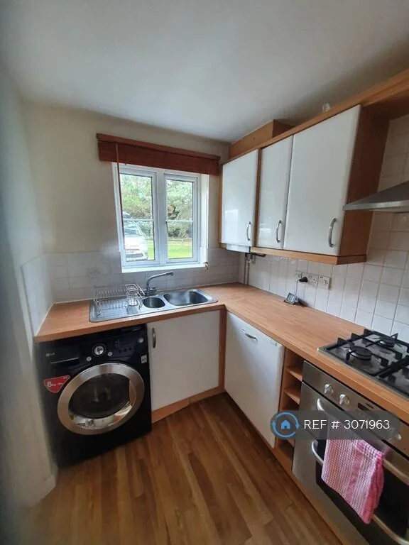 4 bedroom semi-detached house for rent
