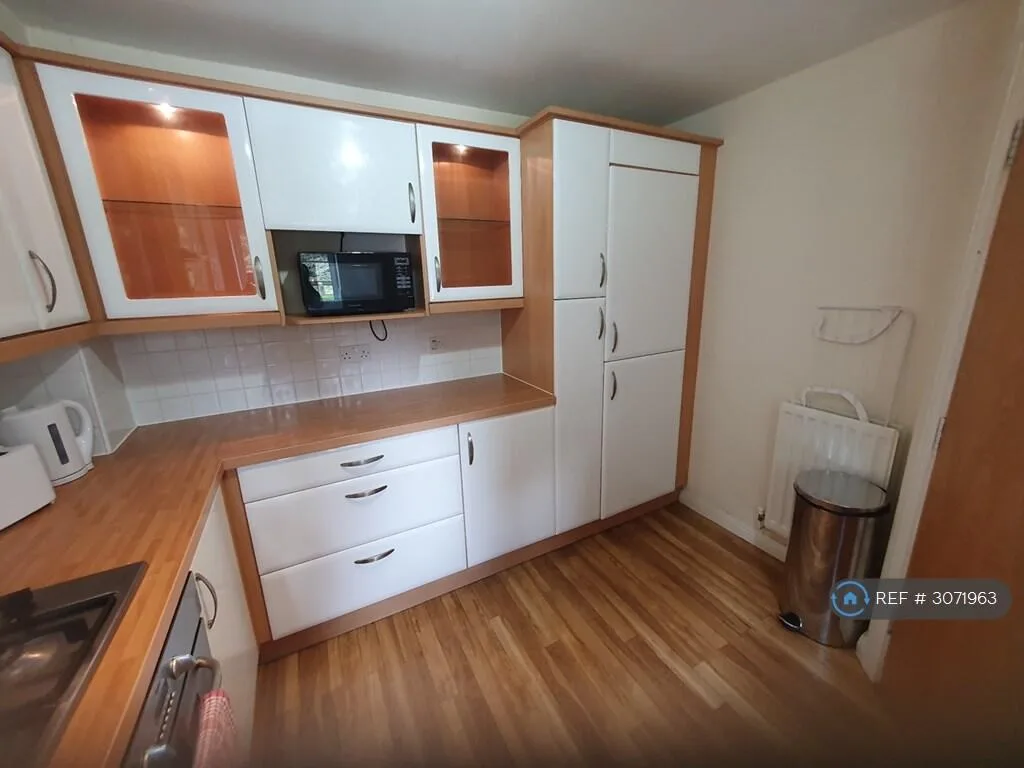 4 bedroom semi-detached house for rent