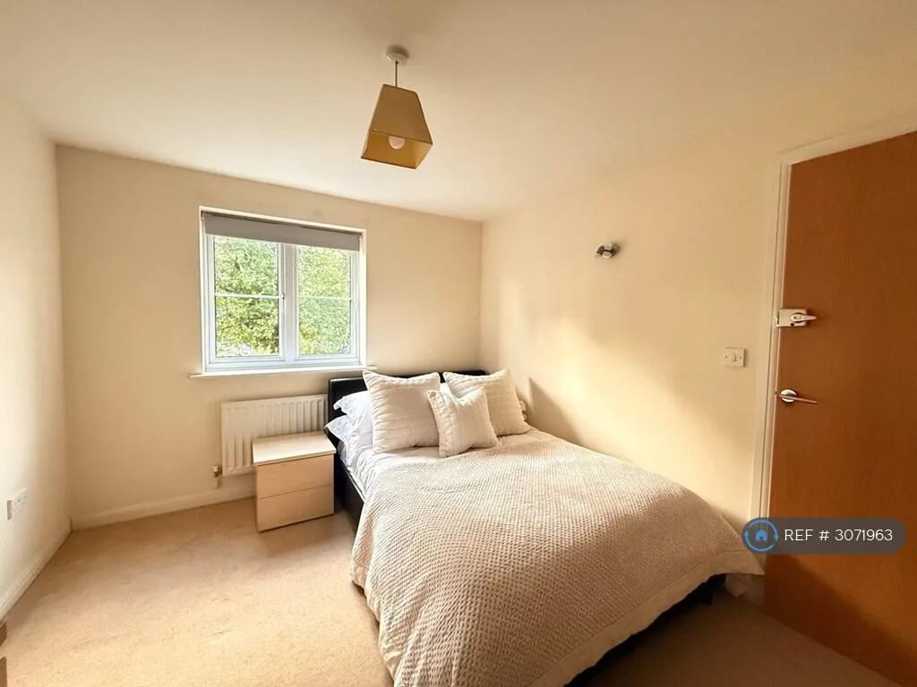 4 bedroom semi-detached house for rent
