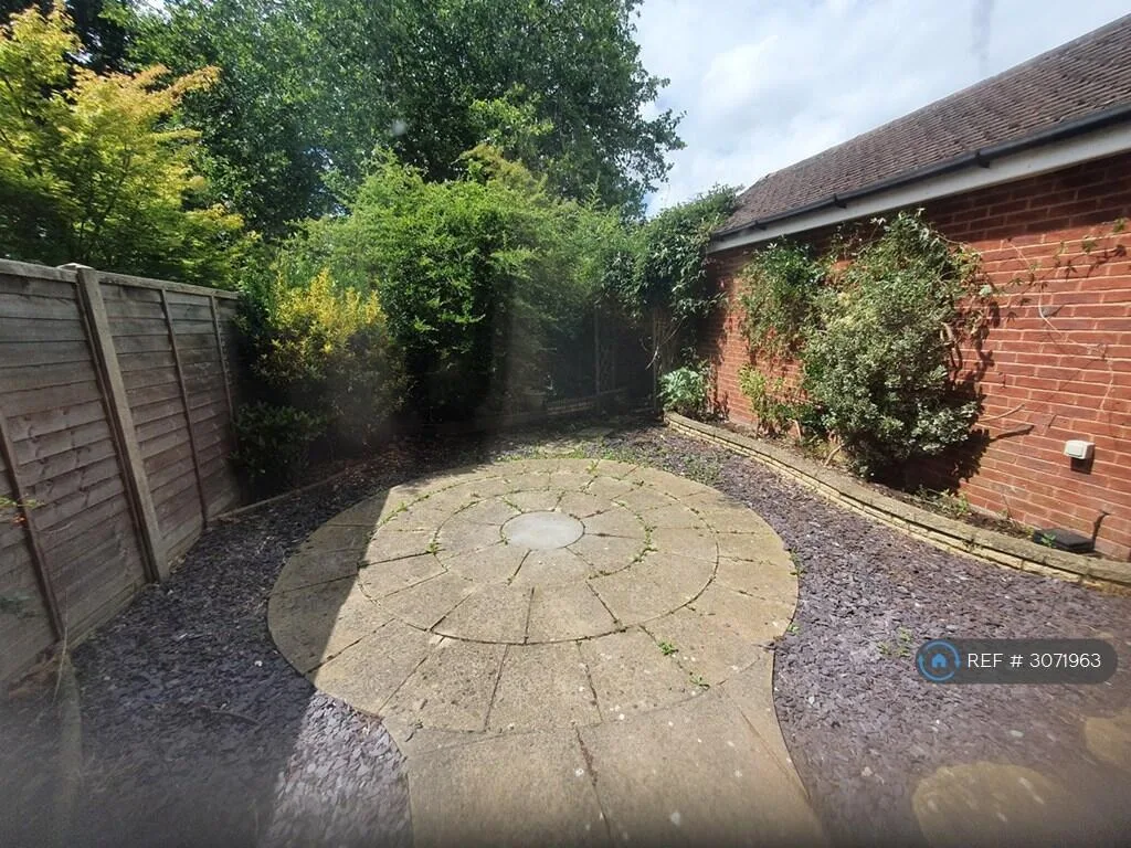 4 bedroom semi-detached house for rent