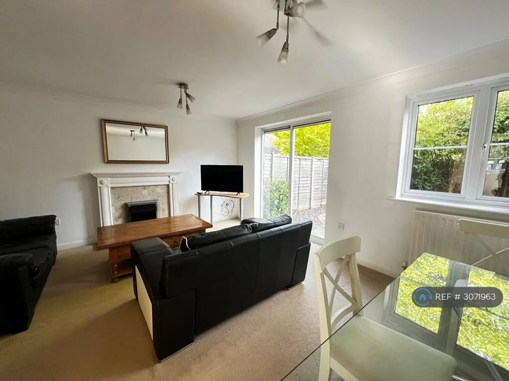 4 bedroom semi-detached house for rent