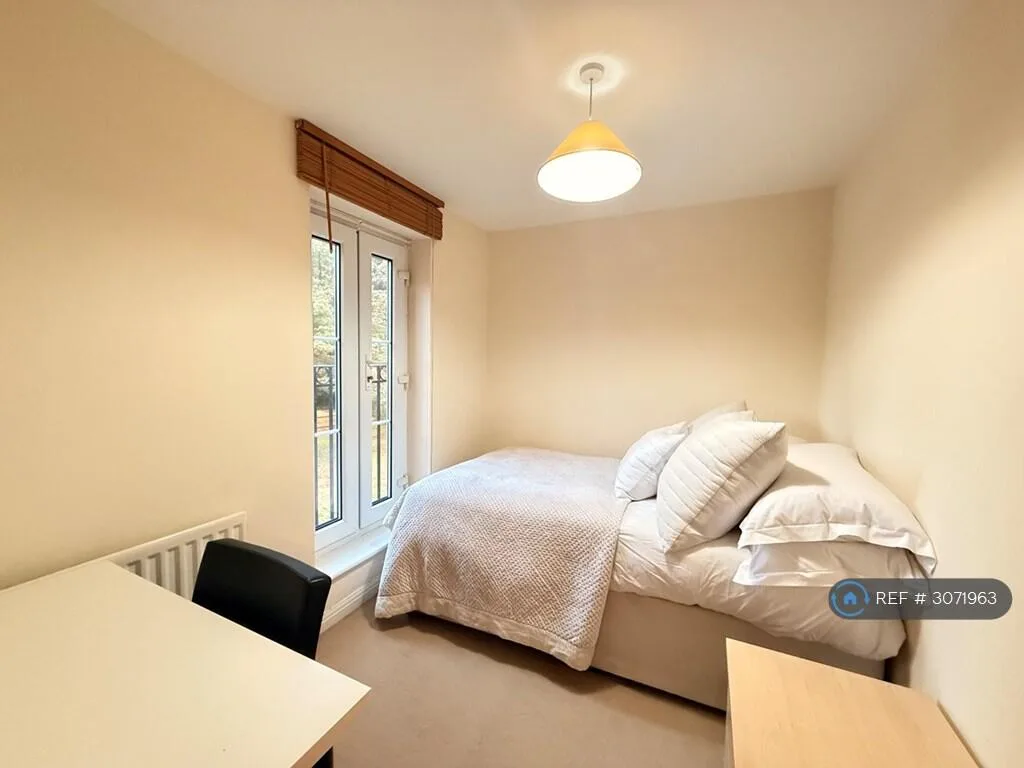 4 bedroom semi-detached house for rent
