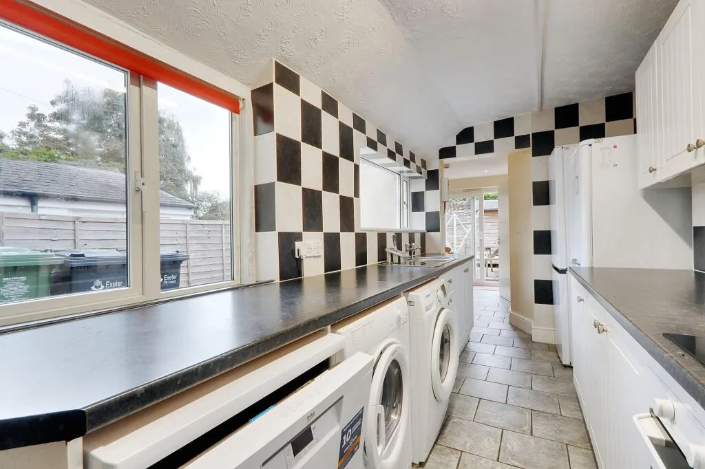 5 bedroom terraced house for rent