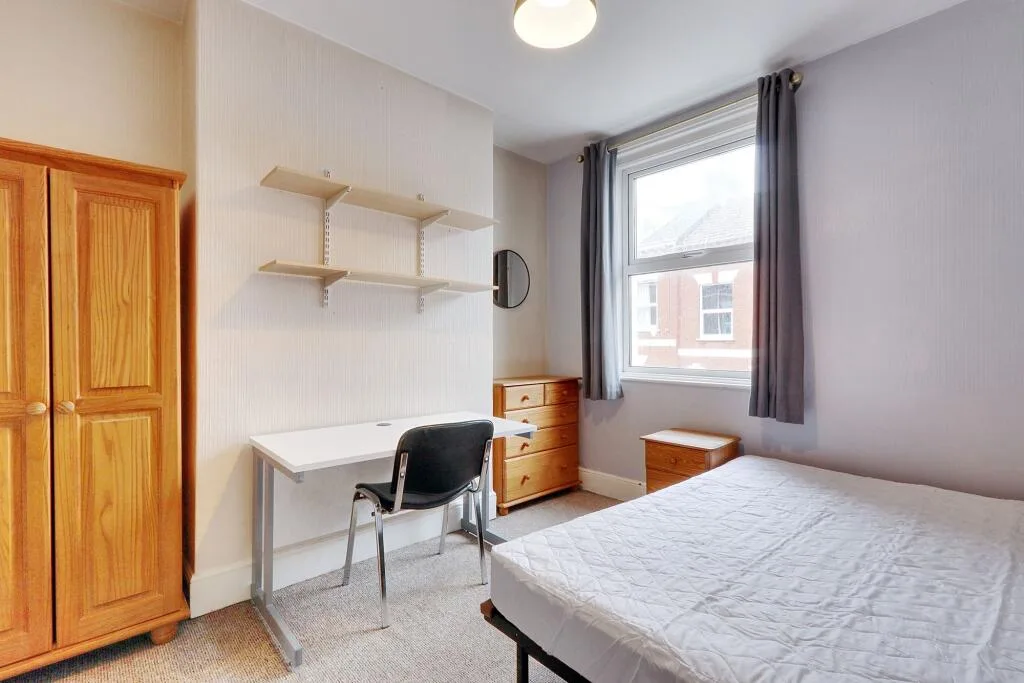 5 bedroom terraced house for rent