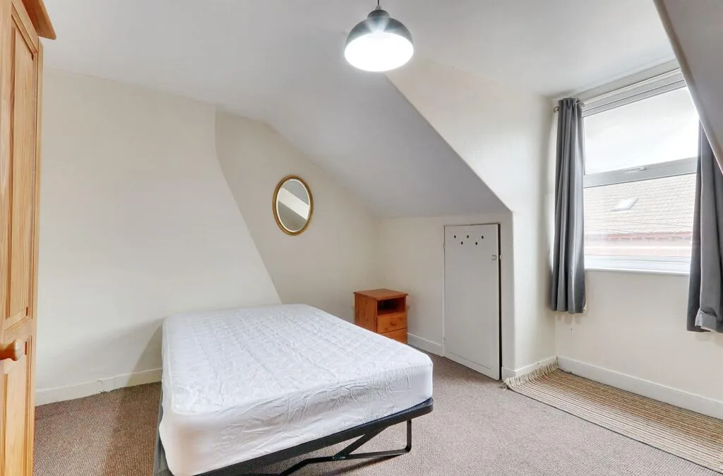 5 bedroom terraced house for rent