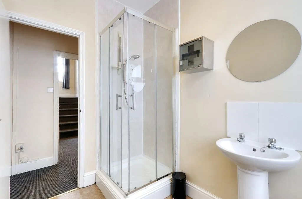 5 bedroom terraced house for rent