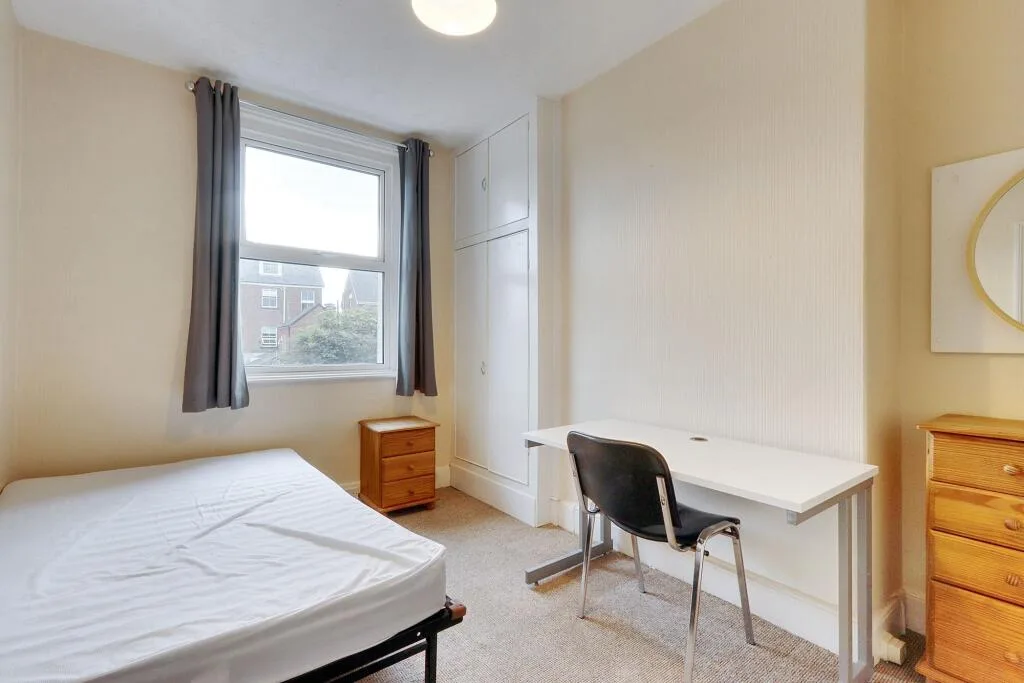 5 bedroom terraced house for rent