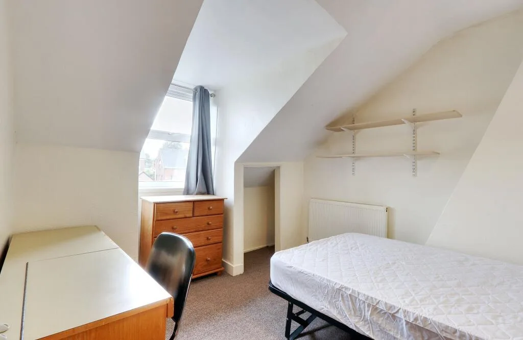 5 bedroom terraced house for rent