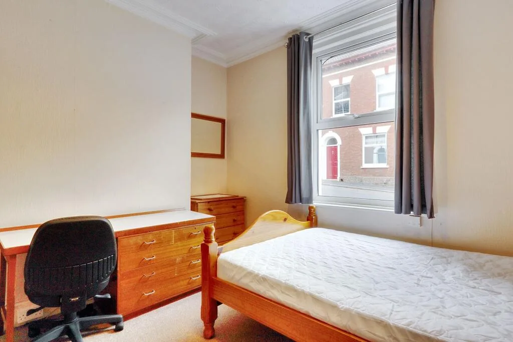 5 bedroom terraced house for rent