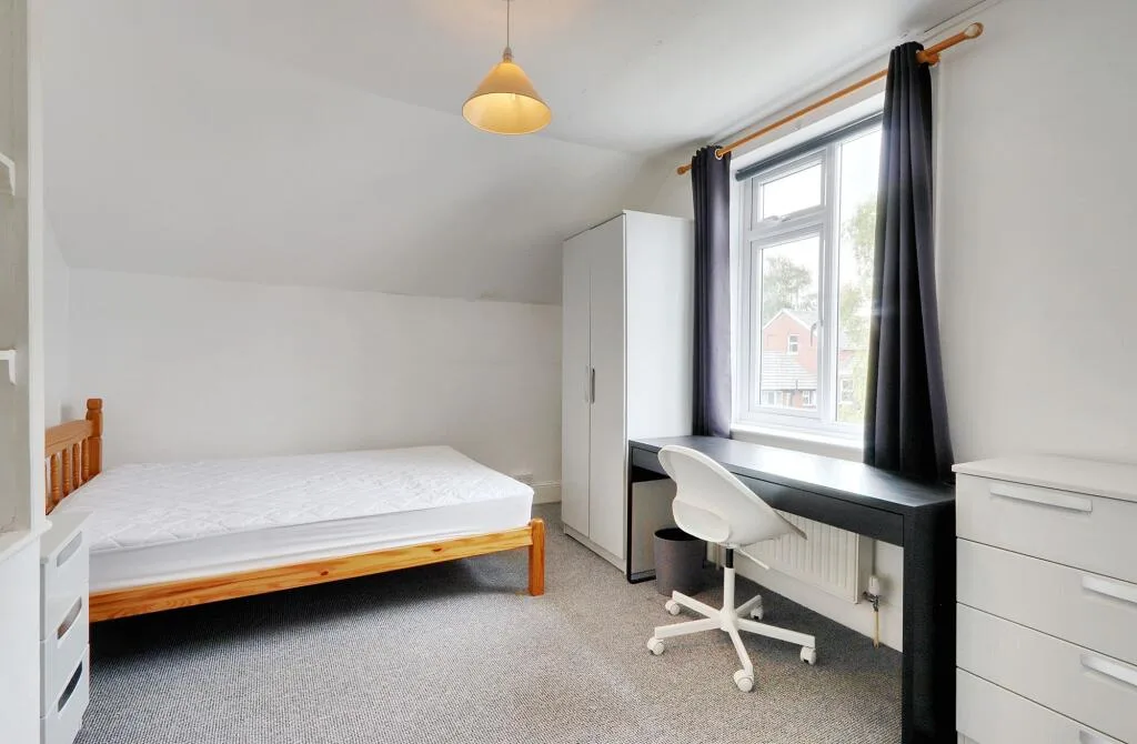 5 bedroom terraced house for rent