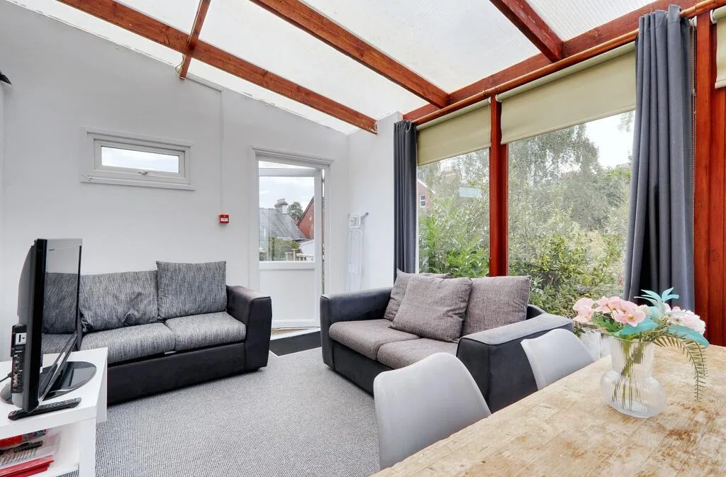 5 bedroom terraced house for rent
