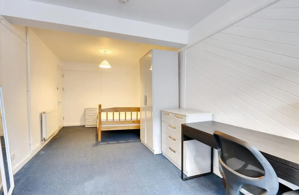 5 bedroom terraced house for rent