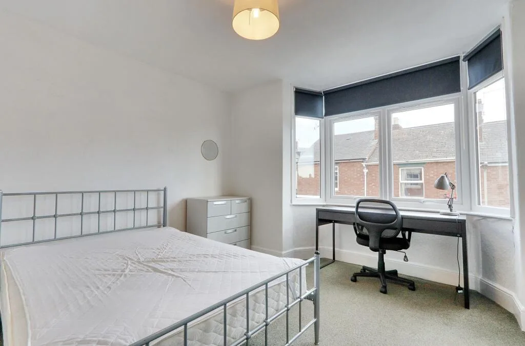 5 bedroom terraced house for rent