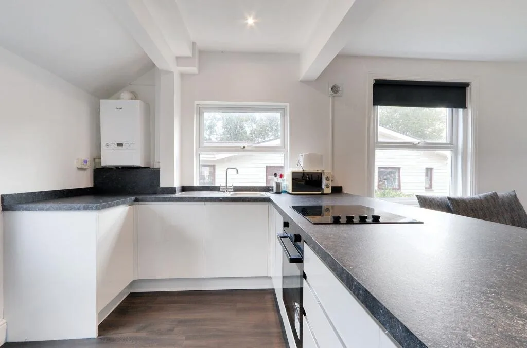5 bedroom end of terrace house for rent