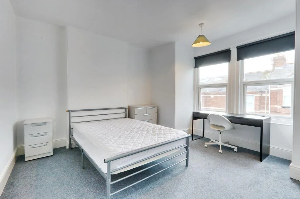 5 bedroom end of terrace house for rent