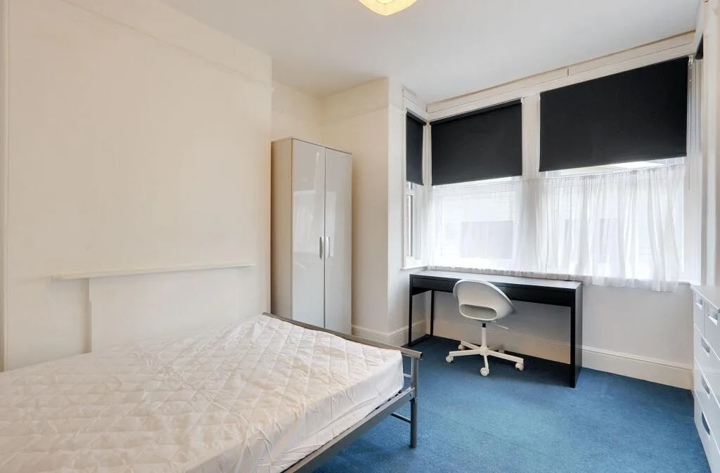 5 bedroom end of terrace house for rent