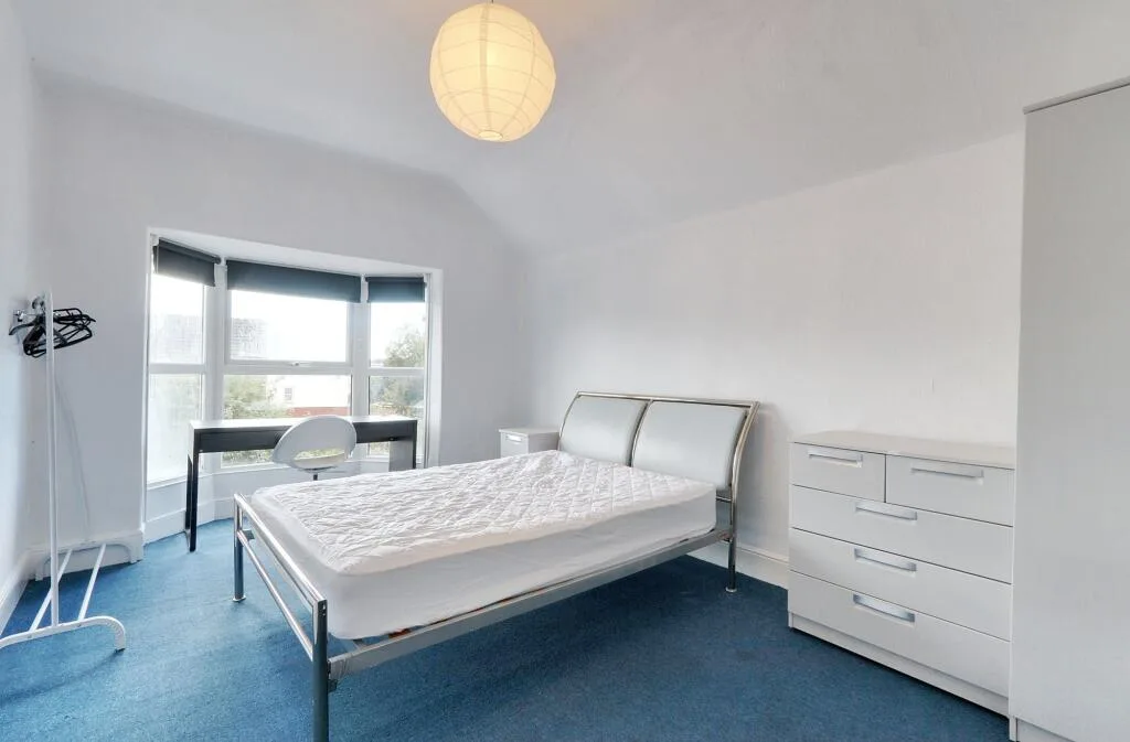 5 bedroom end of terrace house for rent