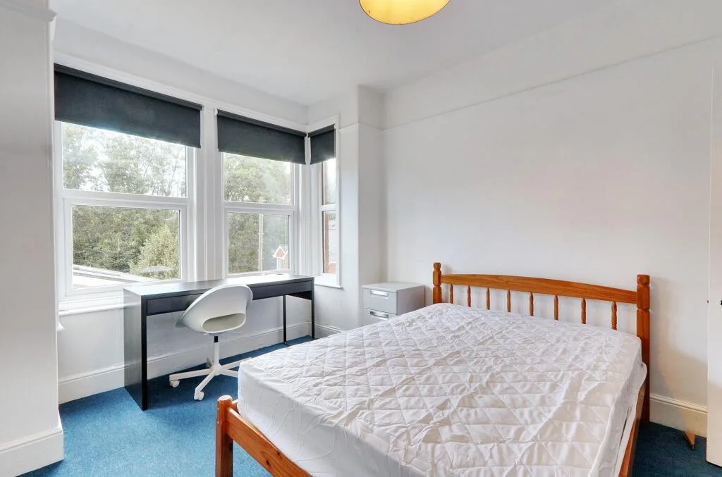 5 bedroom end of terrace house for rent