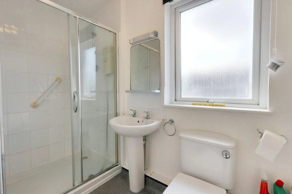 6 bedroom detached house for rent