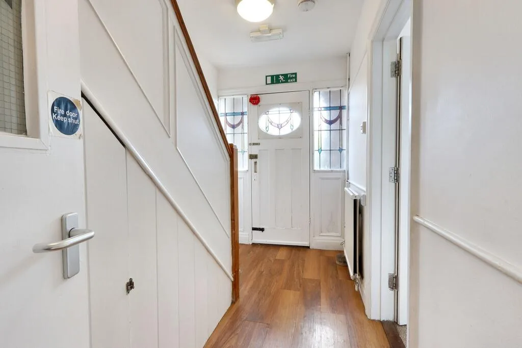 6 bedroom detached house for rent