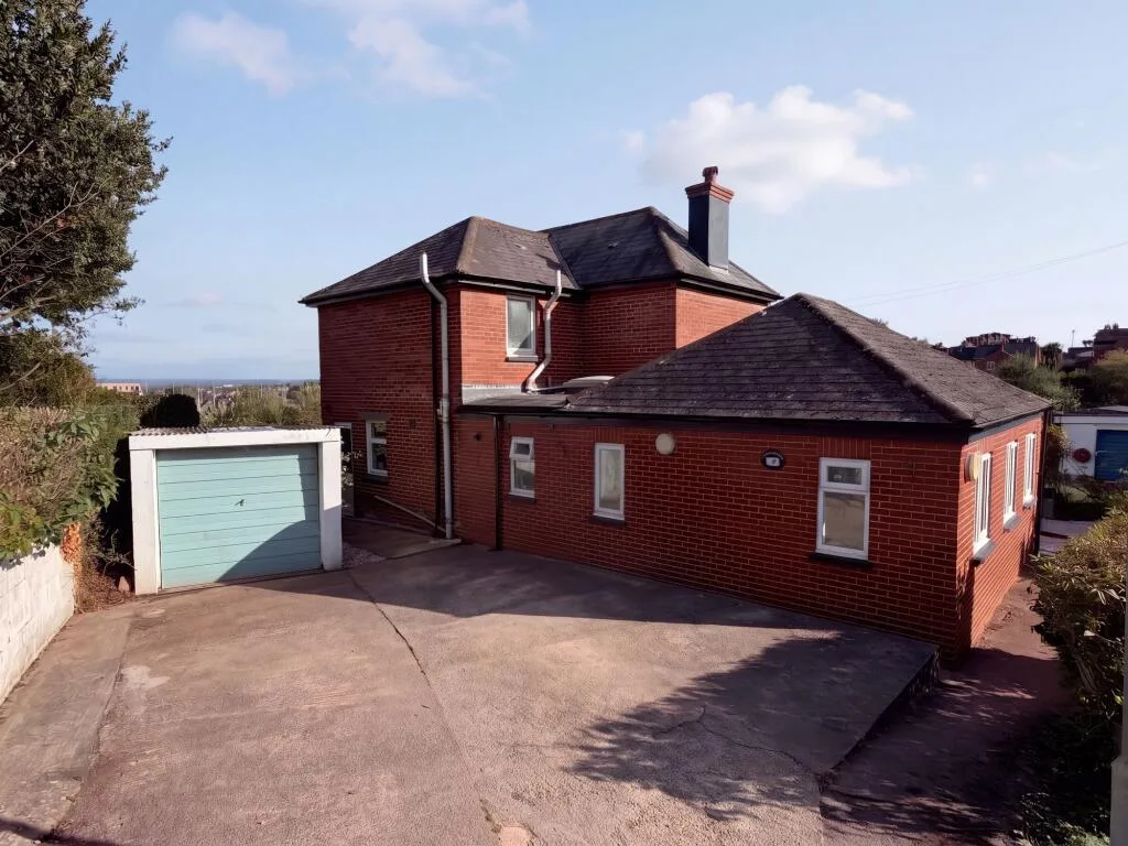 6 bedroom detached house for rent