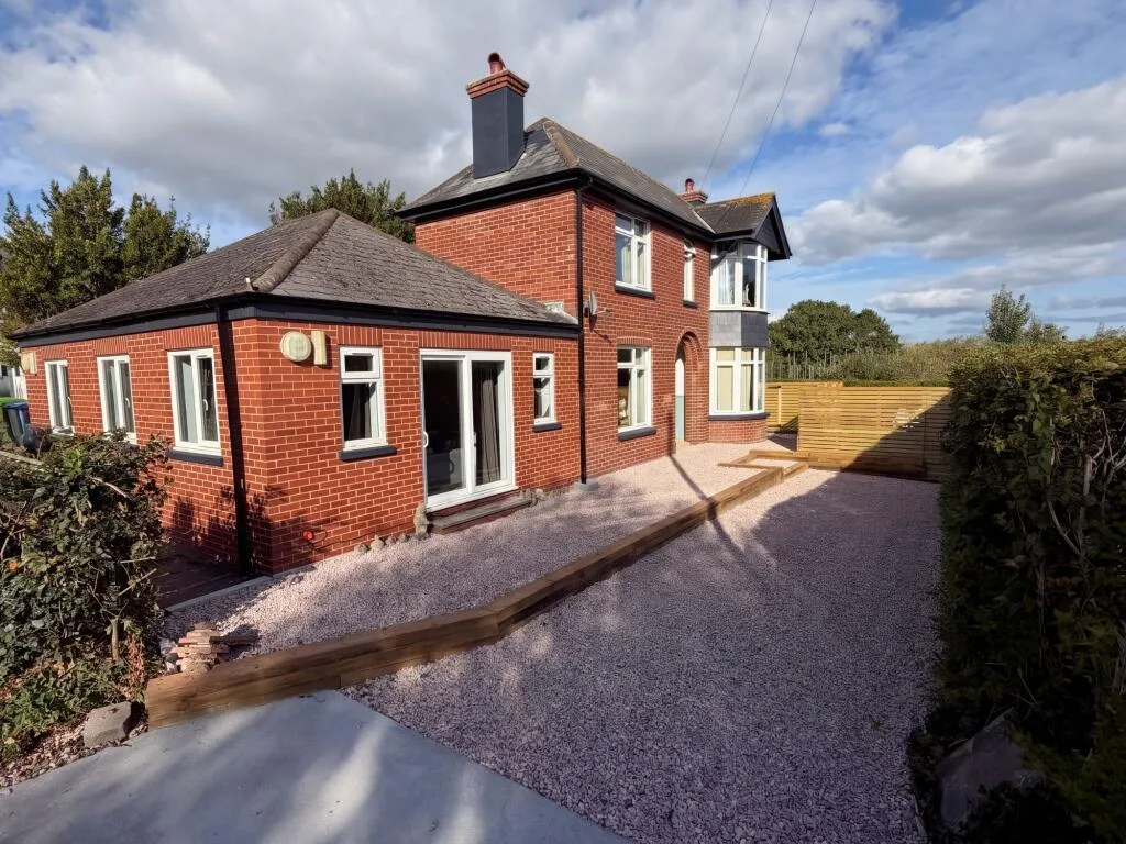 6 bedroom detached house for rent
