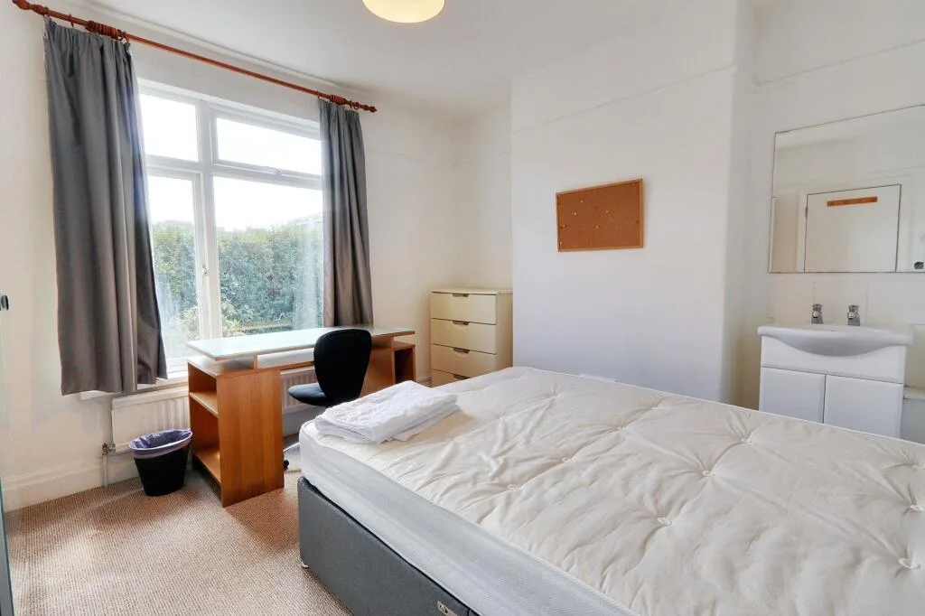 6 bedroom detached house for rent