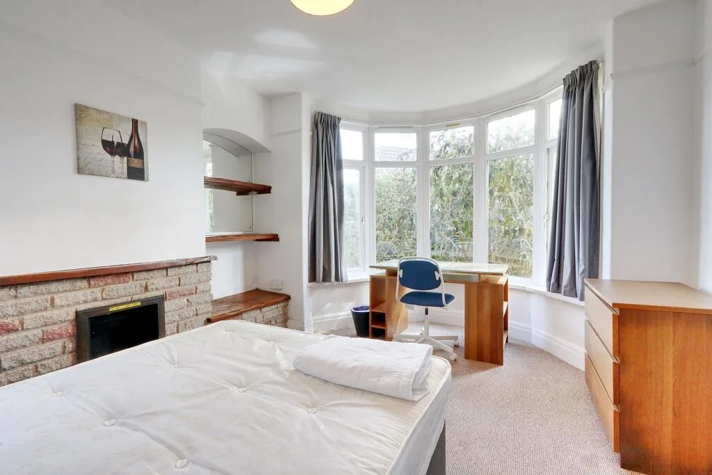 6 bedroom detached house for rent