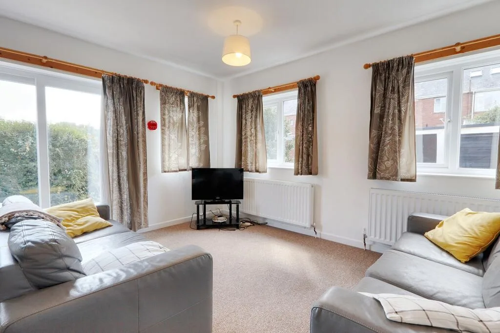 6 bedroom detached house for rent