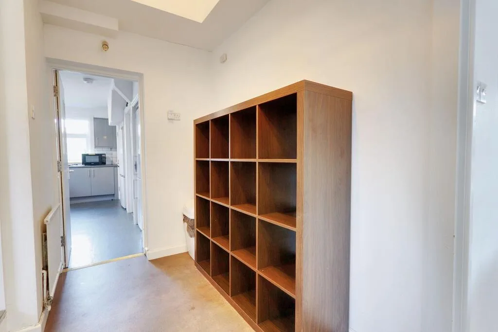 6 bedroom detached house for rent