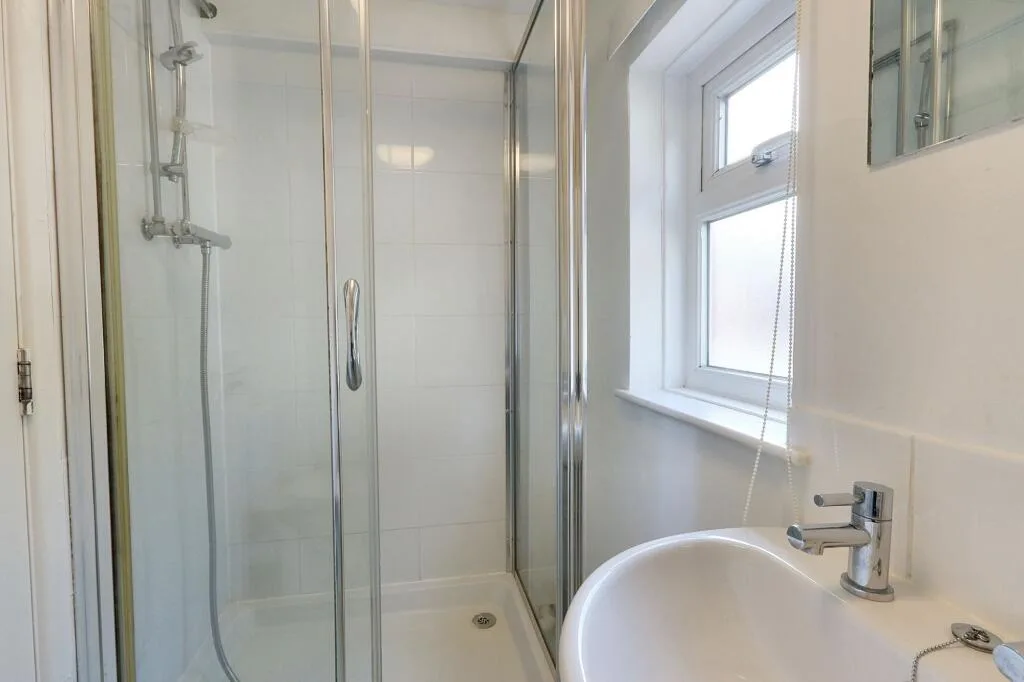 6 bedroom detached house for rent