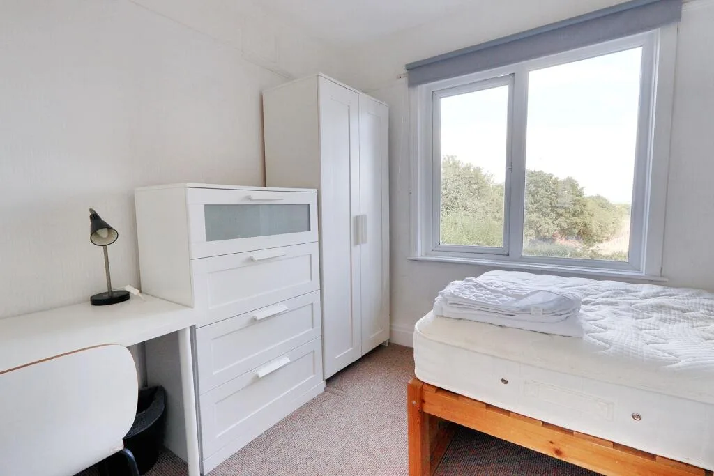 6 bedroom detached house for rent