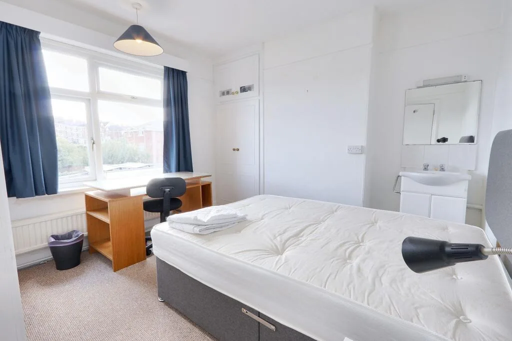 6 bedroom detached house for rent