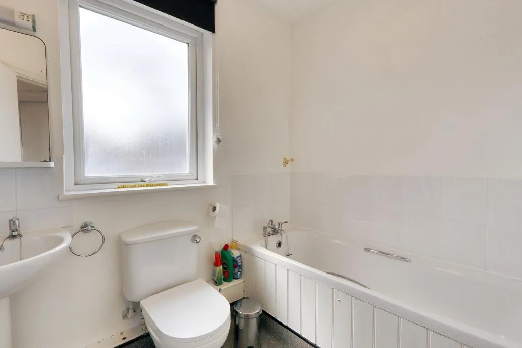 6 bedroom detached house for rent