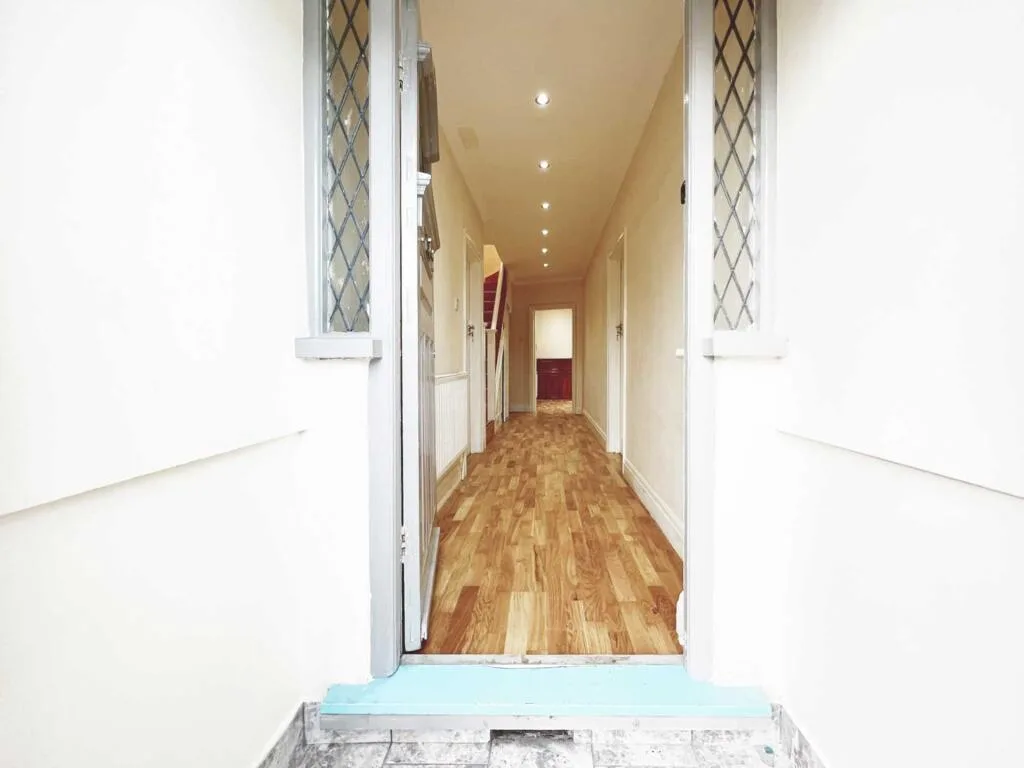 5 bedroom semi-detached house for rent