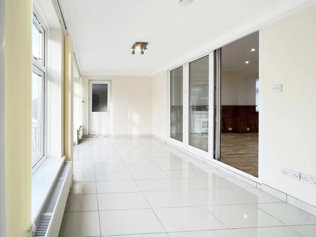 5 bedroom semi-detached house for rent