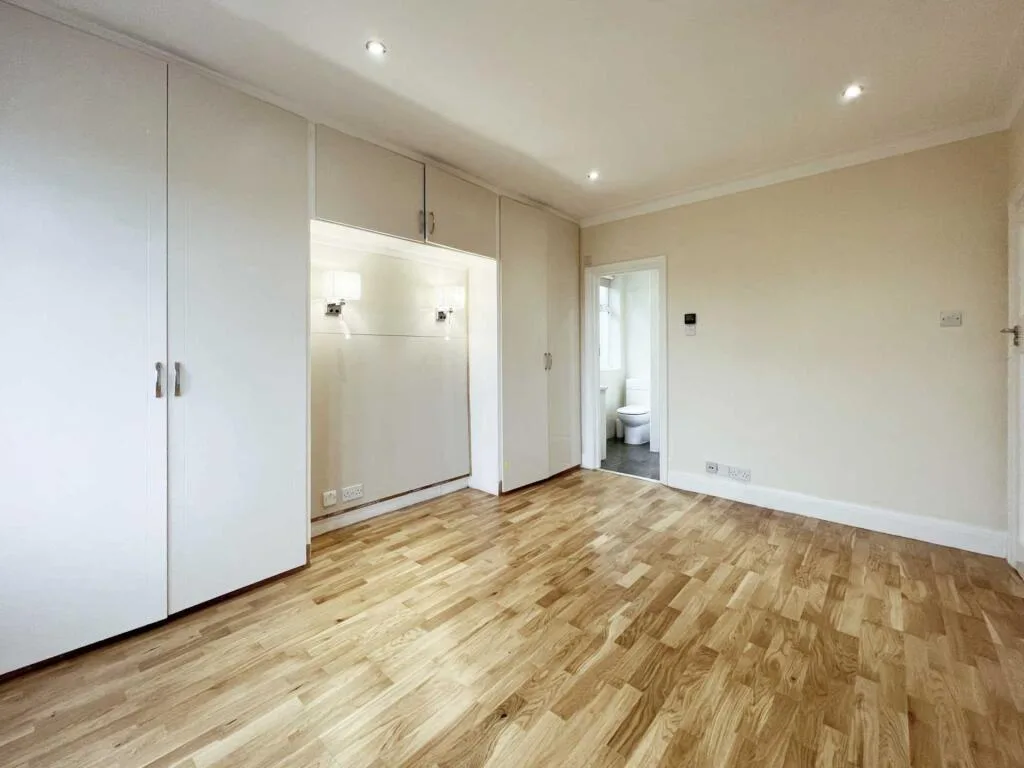 5 bedroom semi-detached house for rent