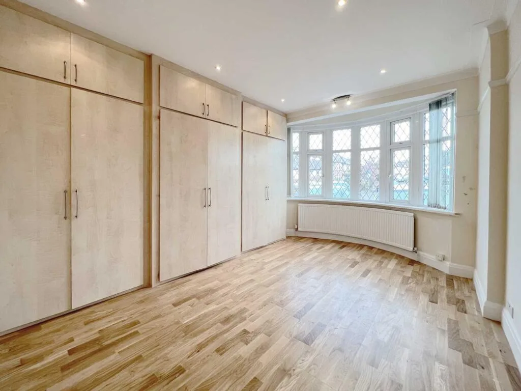 5 bedroom semi-detached house for rent