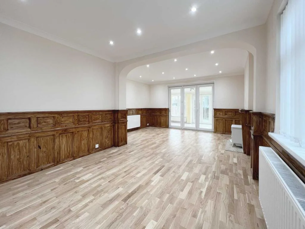 5 bedroom semi-detached house for rent