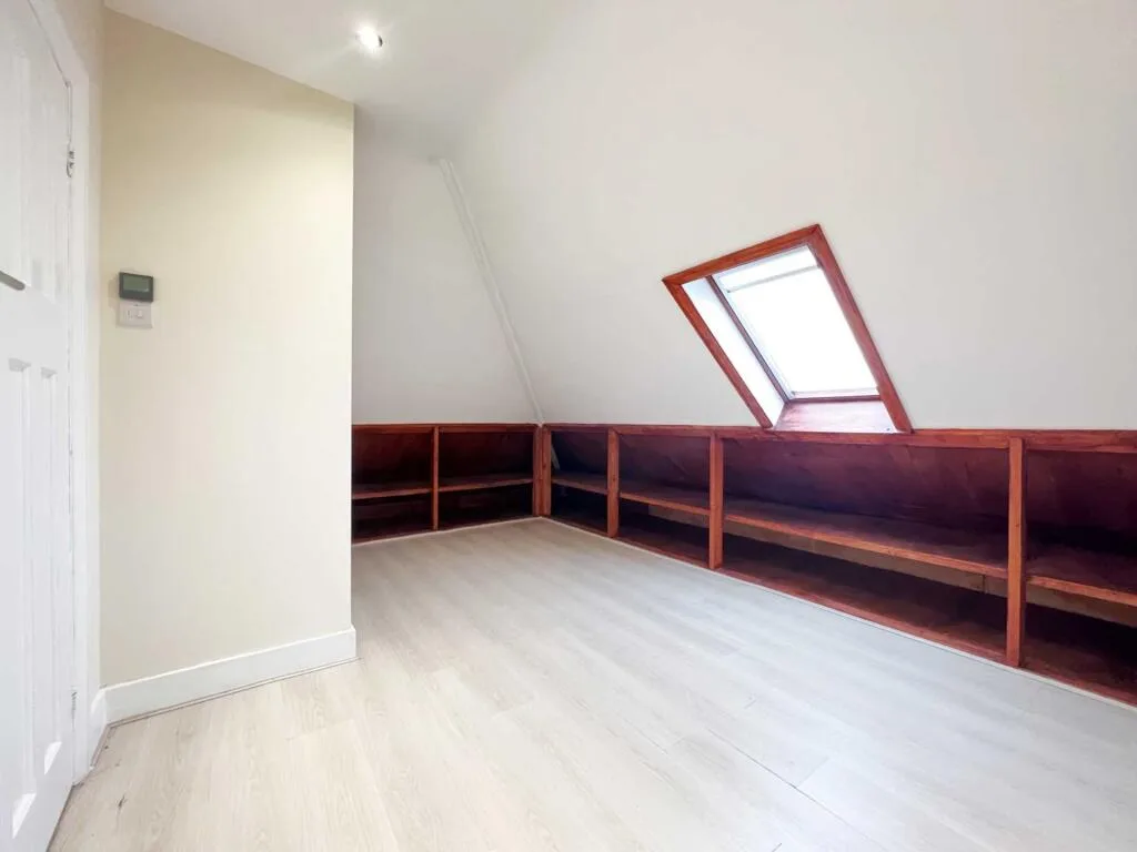 5 bedroom semi-detached house for rent