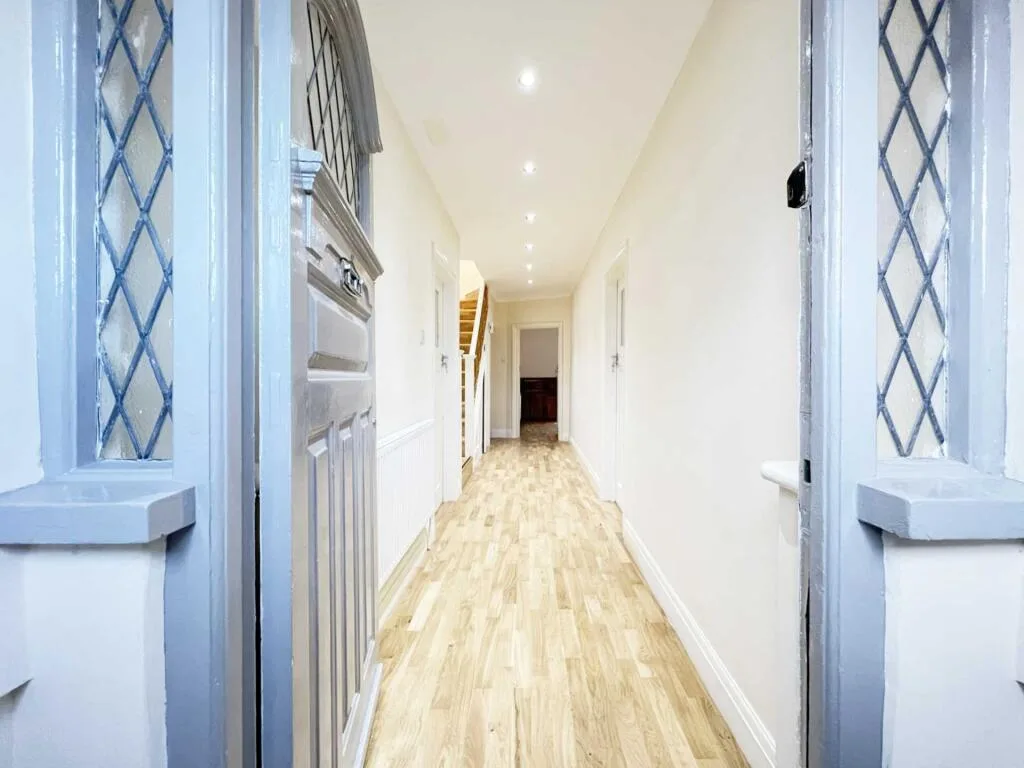 5 bedroom semi-detached house for rent