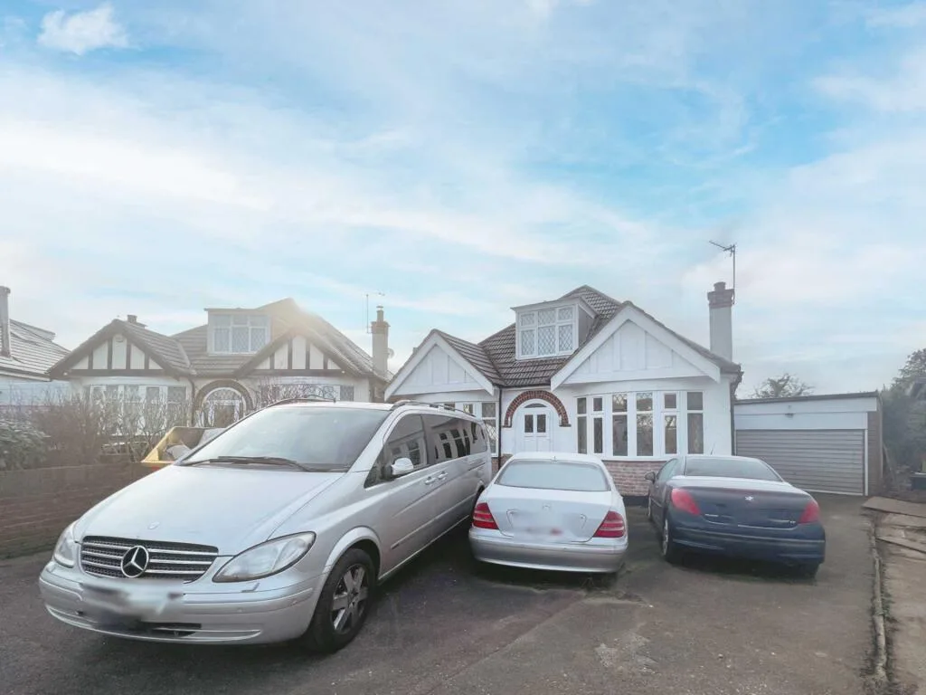 5 bedroom semi-detached house for rent
