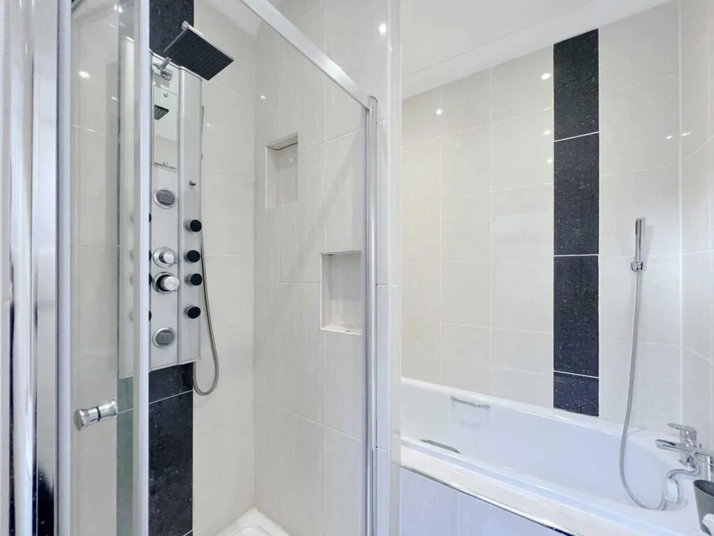5 bedroom semi-detached house for rent