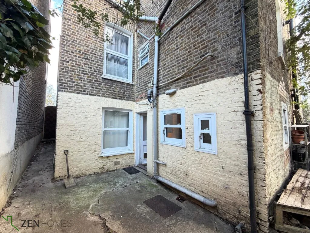 1 bedroom end of terrace house for rent