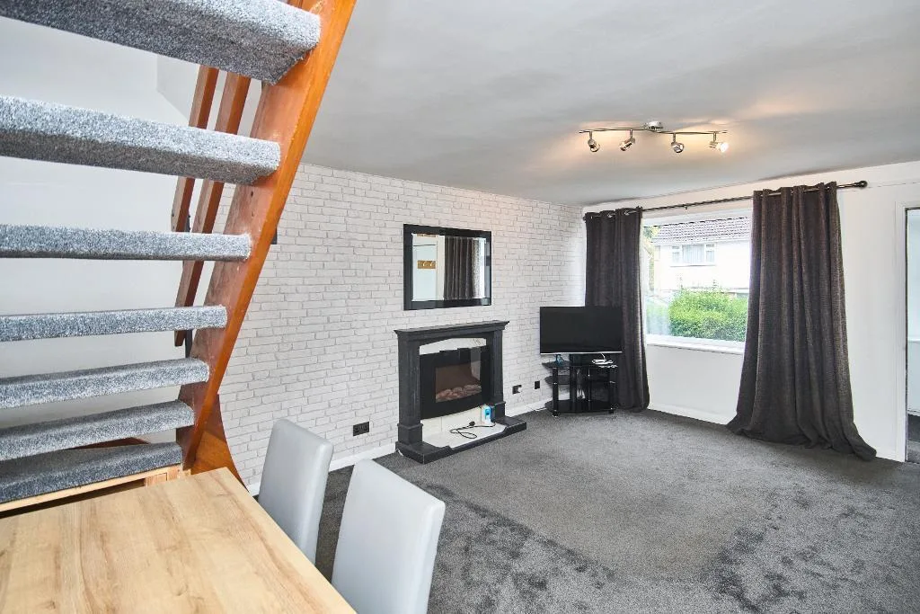 2 bedroom semi-detached house for rent