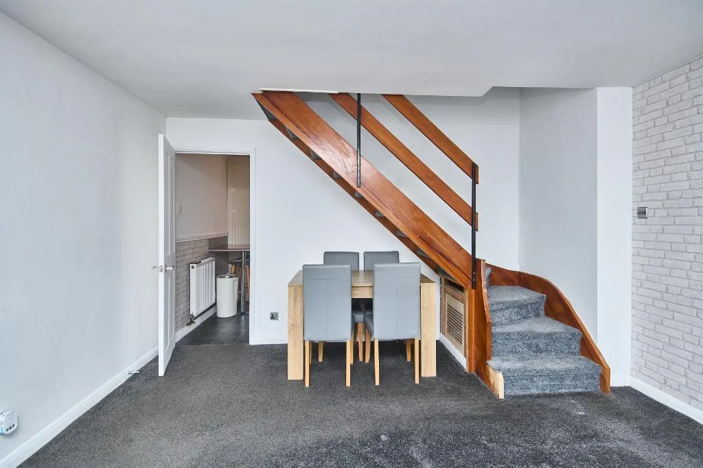 2 bedroom semi-detached house for rent