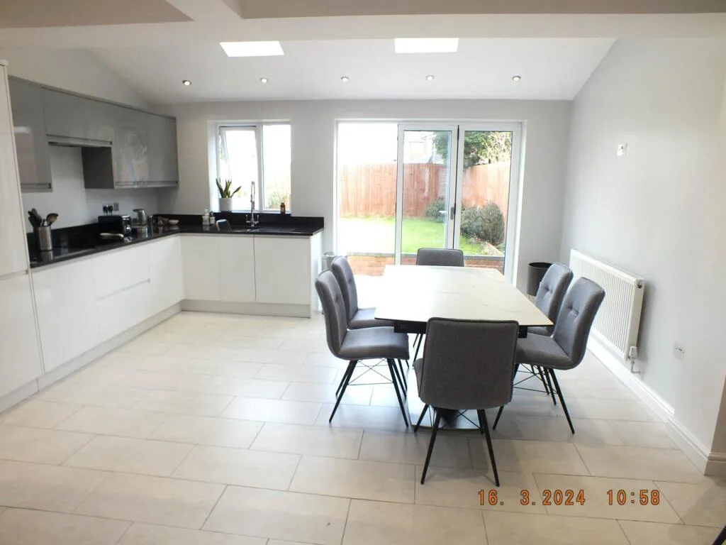 3 bedroom semi-detached house for rent
