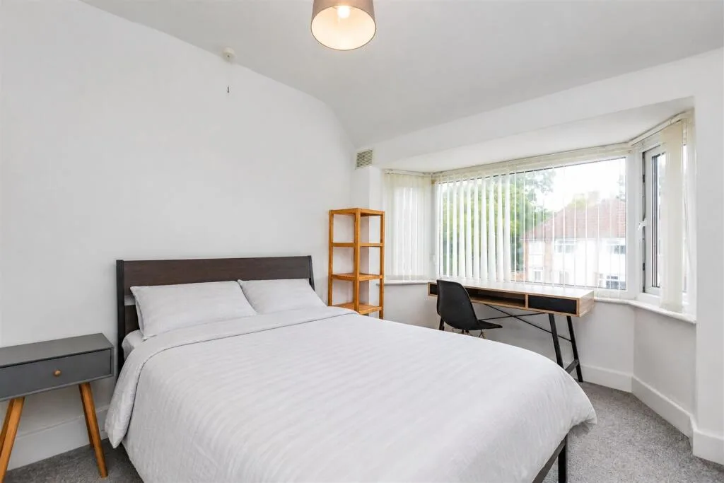 6 bedroom house for rent