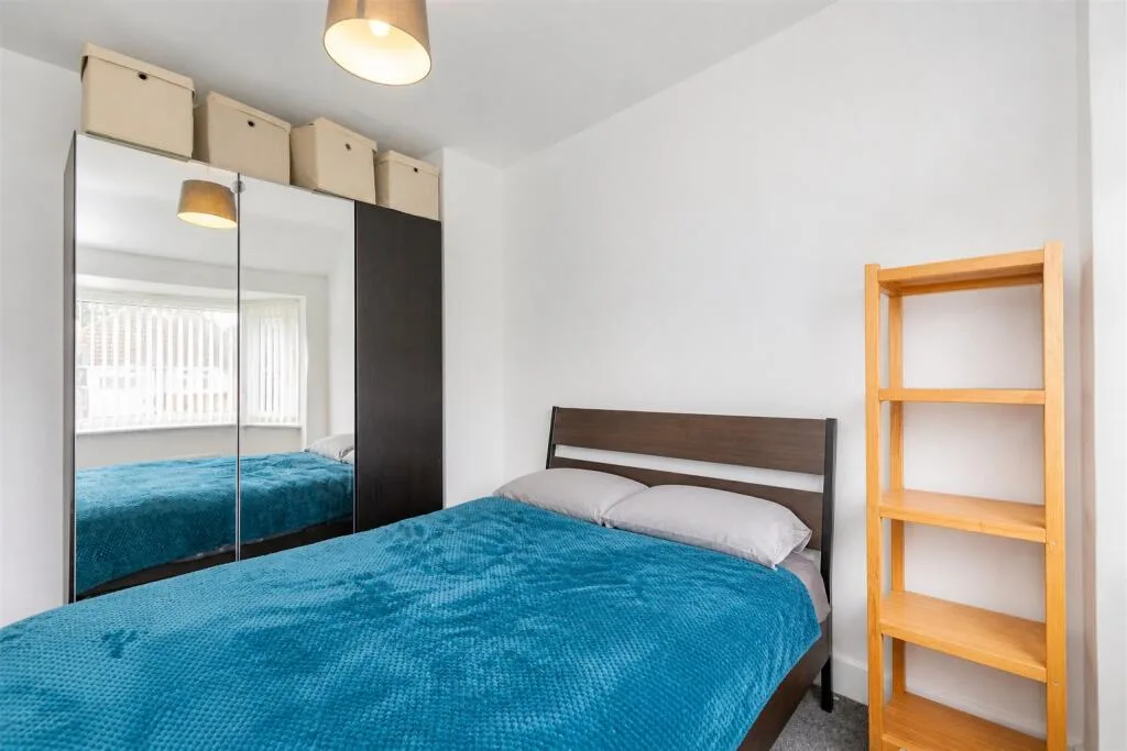 6 bedroom house for rent