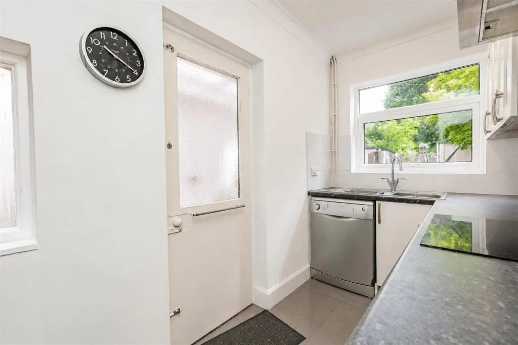 6 bedroom house for rent